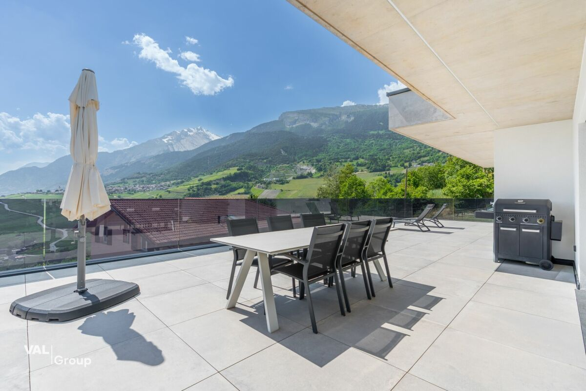 Prestigevilla in Savièse mit Blick auf das Rhônetal