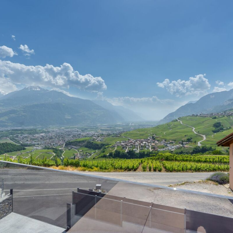 Prestigevilla in Savièse mit Blick auf das Rhônetal