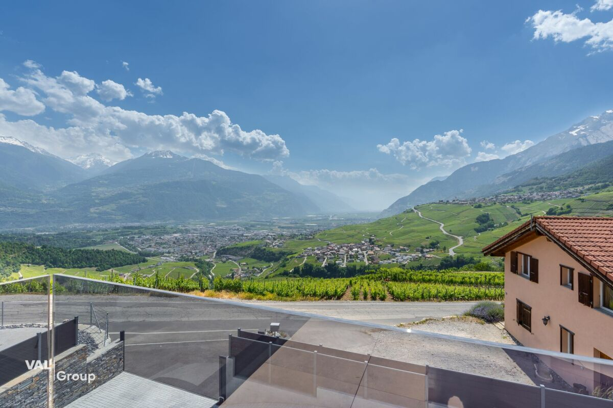 Prestigevilla in Savièse mit Blick auf das Rhônetal