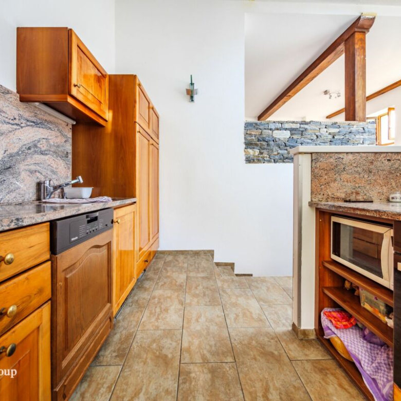 Eine einzigartige Gelegenheit: Haus mit zwei unabhängigen Wohnungen (5,5 und 2,5 Zimmer)