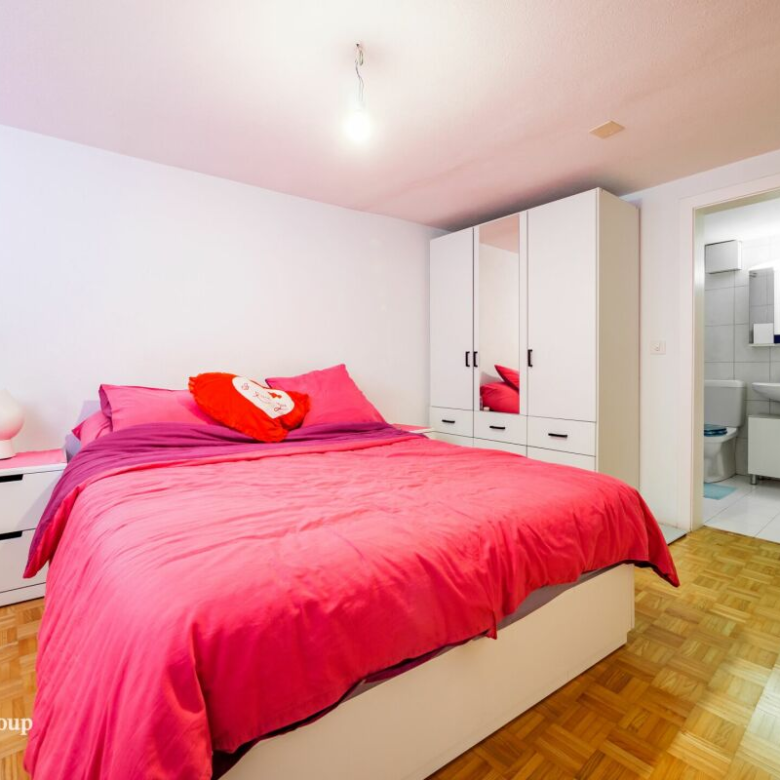 Eine einzigartige Gelegenheit: Haus mit zwei unabhängigen Wohnungen (5,5 und 2,5 Zimmer)