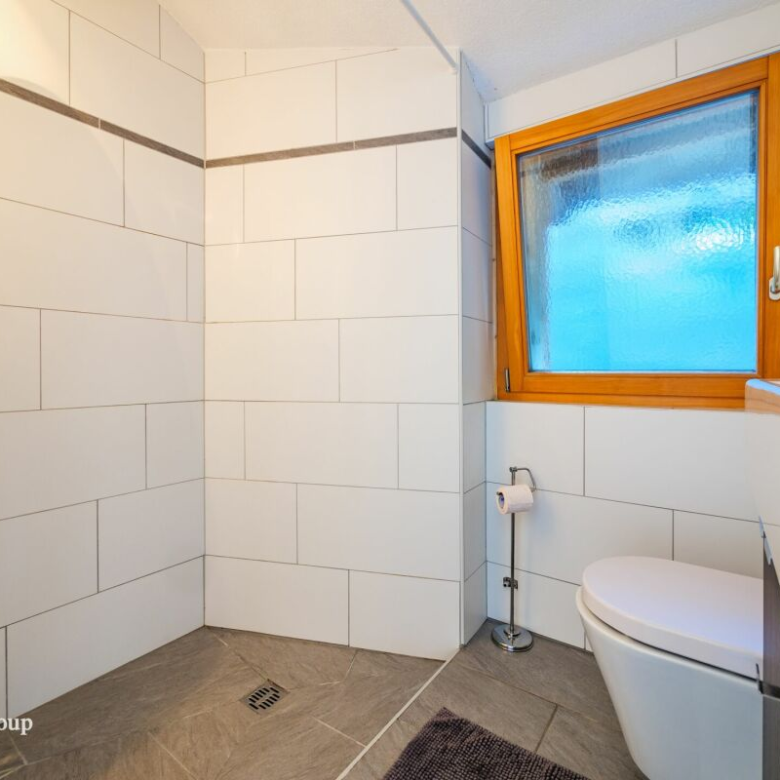 Eine einzigartige Gelegenheit: Haus mit zwei unabhängigen Wohnungen (5,5 und 2,5 Zimmer)