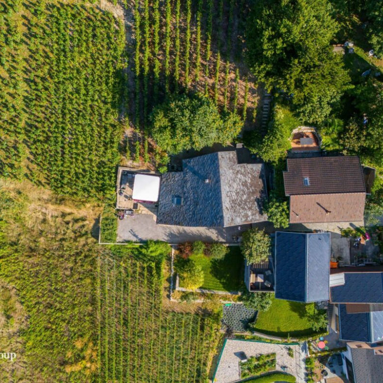 Eine einzigartige Gelegenheit: Haus mit zwei unabhängigen Wohnungen (5,5 und 2,5 Zimmer)