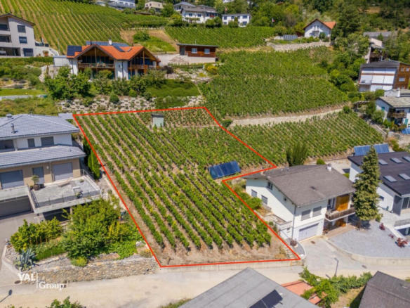 C’est ici que pourrait voir le jour la maison de vos rêves : un terrain à bâtir ensoleillé à Loèche