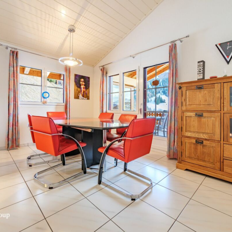 Une magnifique maison à Loèche-les-Bains : votre havre de paix dans les Alpes