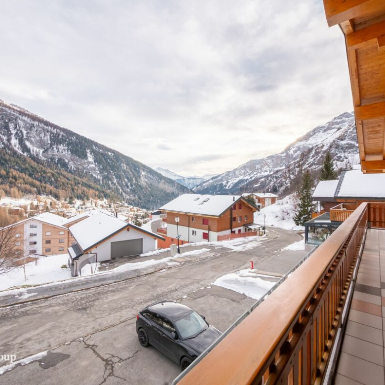 Une magnifique maison à Loèche-les-Bains : votre havre de paix dans les Alpes