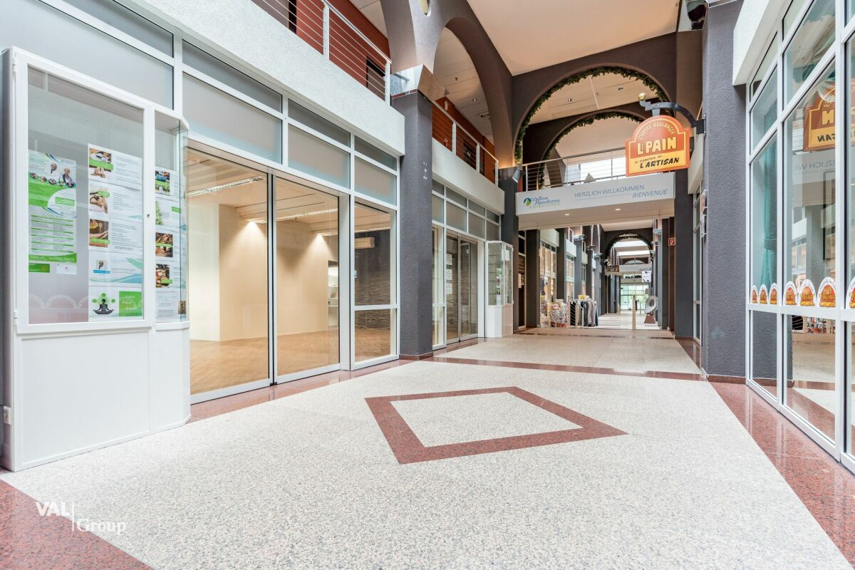 In the heart of a thermal paradise: an attractive establishment full of potential with a steady stream of passing customers