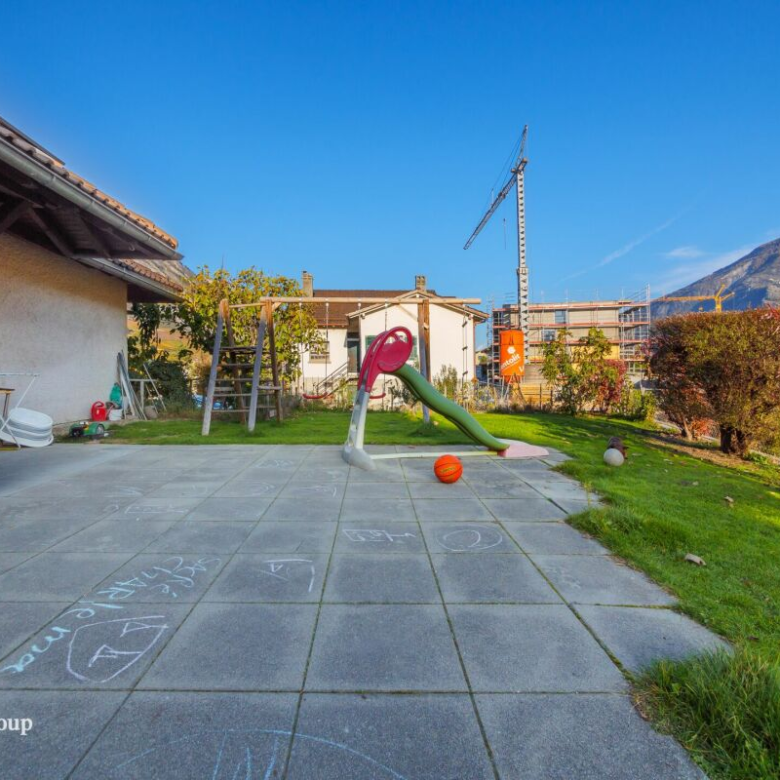 Herrliche Villa mit Garten, die eine ideale Konfiguration für zwei Wohnungen bietet