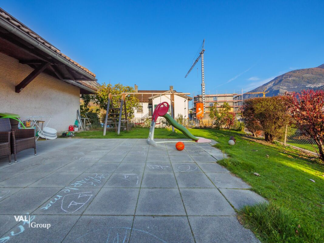 Herrliche Villa mit Garten, die eine ideale Konfiguration für zwei Wohnungen bietet