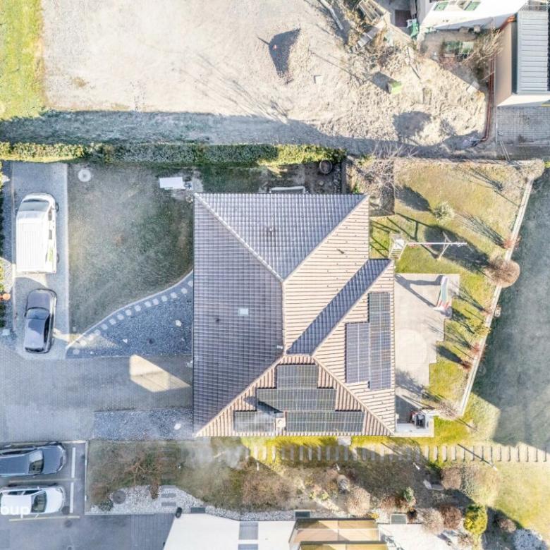 Herrliche Villa mit Garten, die eine ideale Konfiguration für zwei Wohnungen bietet