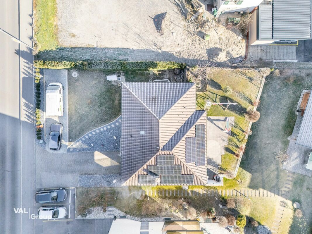 Herrliche Villa mit Garten, die eine ideale Konfiguration für zwei Wohnungen bietet
