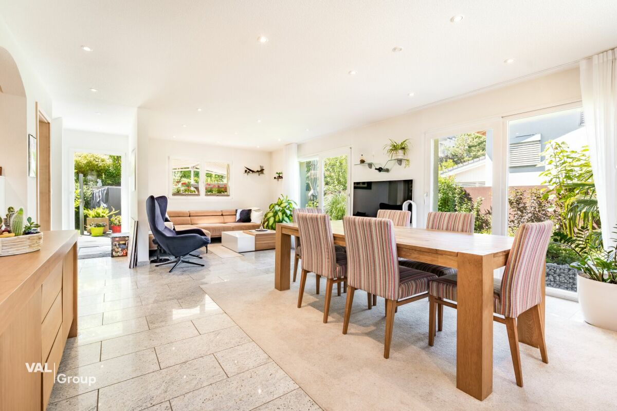 Magnificent detached house ideally located