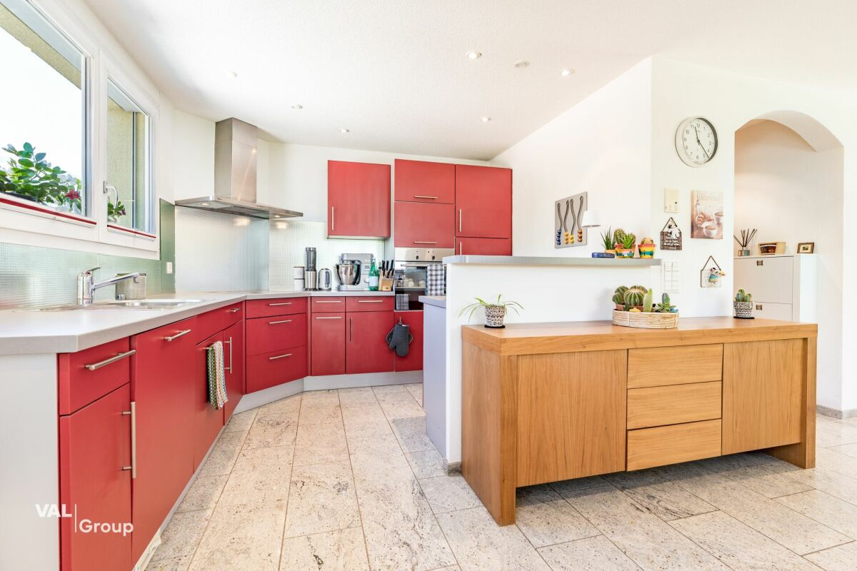 Magnificent detached house ideally located