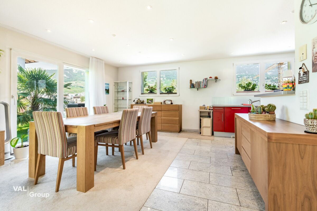 Magnificent detached house ideally located