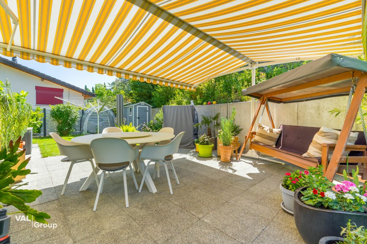 Magnificent detached house ideally located