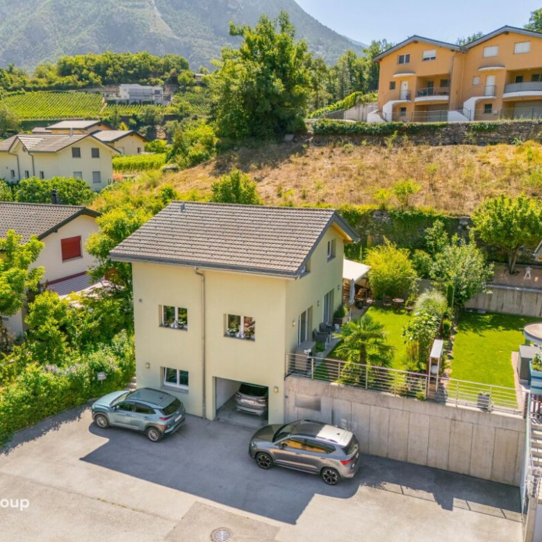 Magnificent detached house ideally located