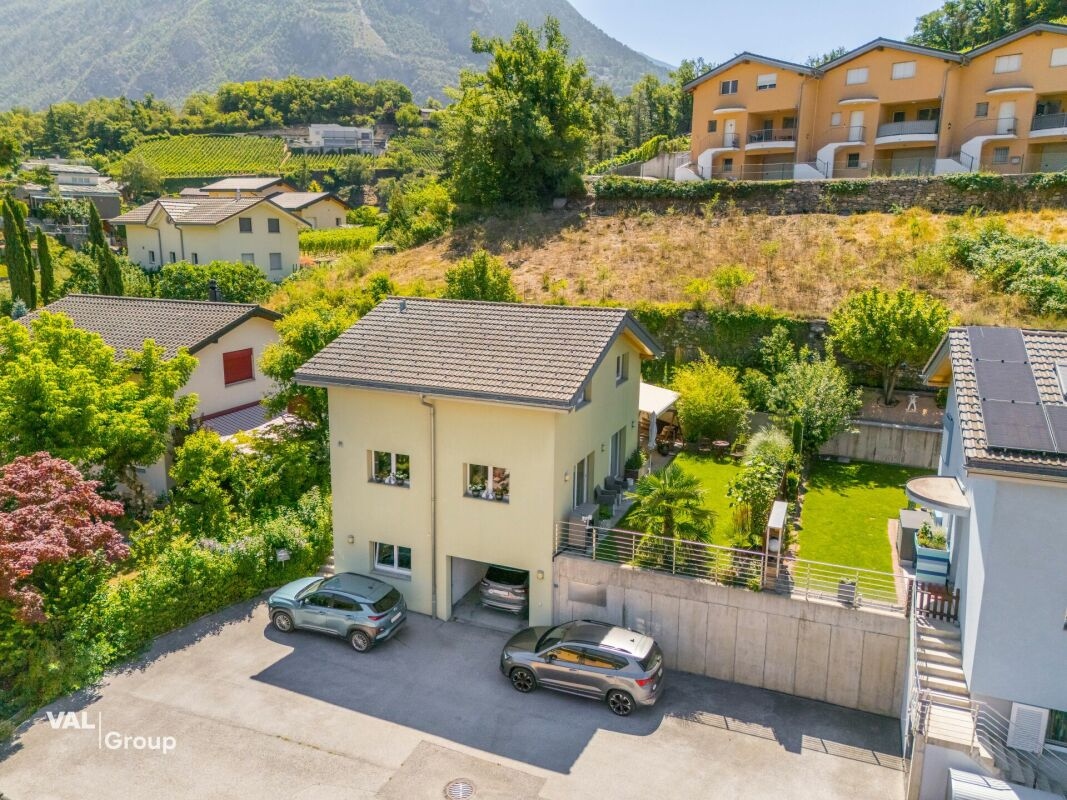 Magnificent detached house ideally located