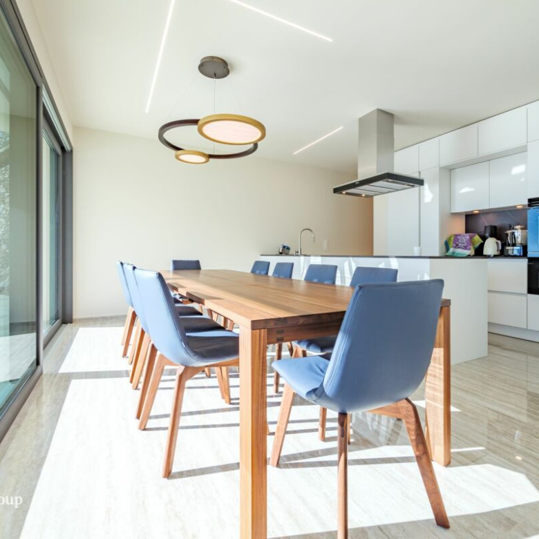 Votre nouvelle résidence avec jardin privé dans une villa contemporaine en cours de construction