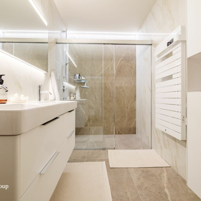 Votre nouvelle résidence avec jardin privé dans une villa contemporaine en cours de construction