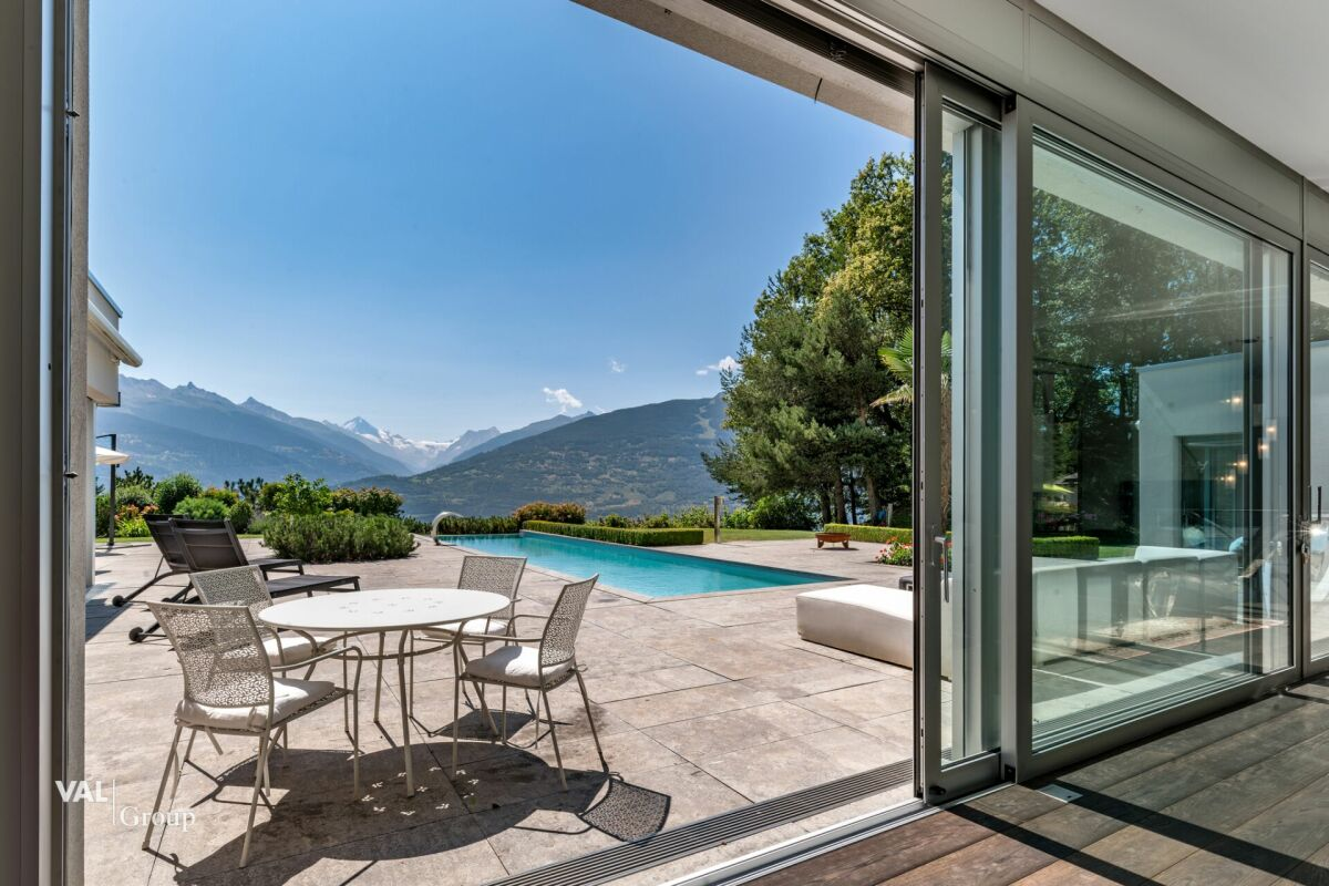 [DEMO] Moderne Villa mit Pool und Seesicht – Lausanne