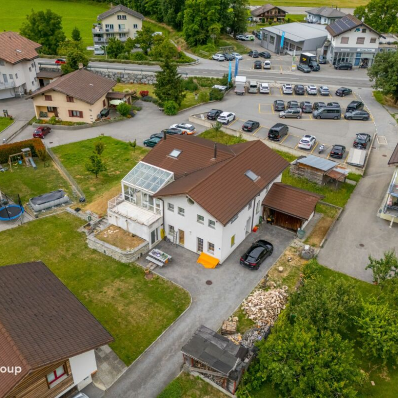 Gepflegtes Einfamilienhaus mit Bergblick und Wintergarten
