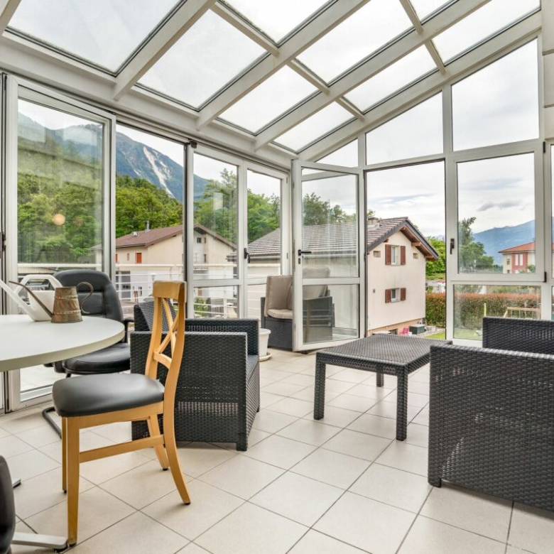 Gepflegtes Einfamilienhaus mit Bergblick und Wintergarten