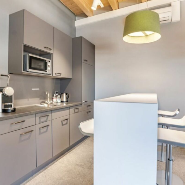Modern office space in Gamsen – Commercial premises flooded with light and full of character