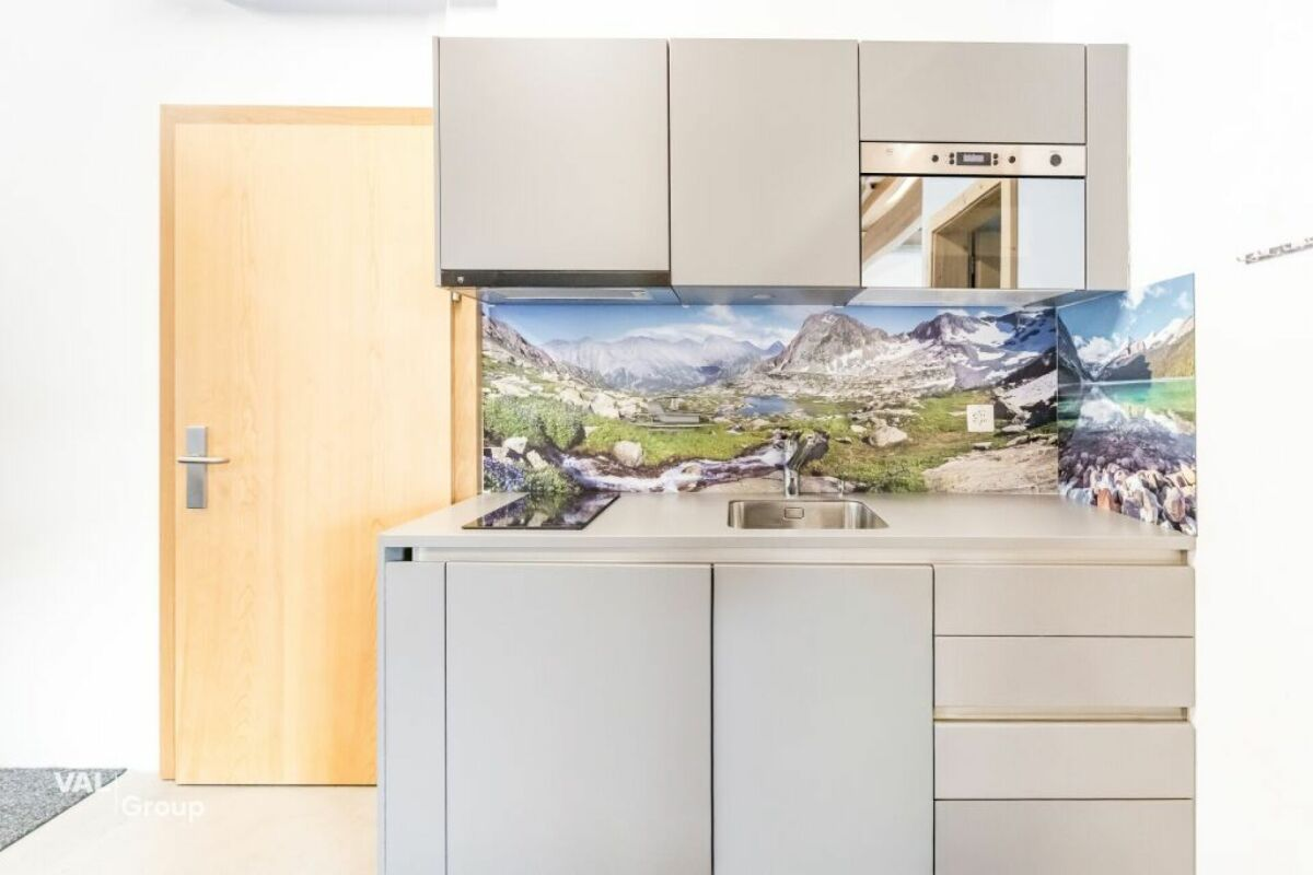 Modern office space in Gamsen – Commercial premises flooded with light and full of character
