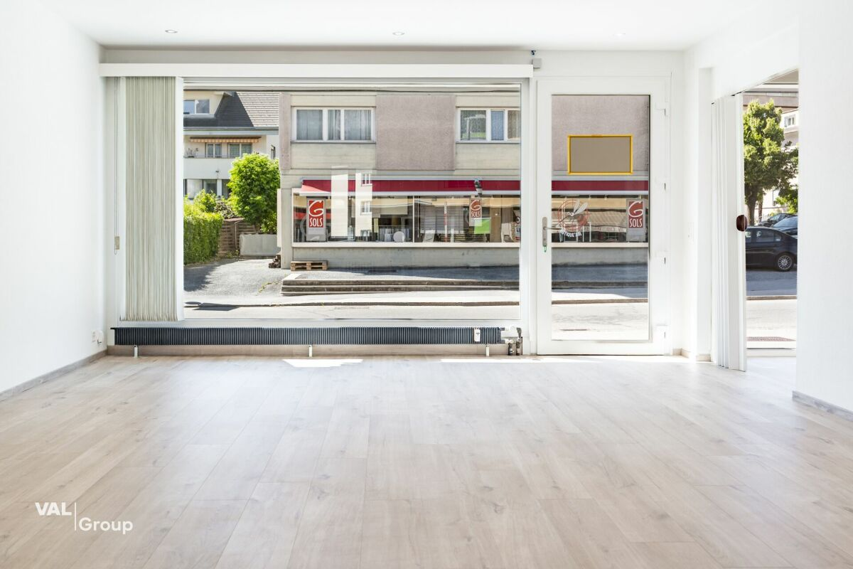 Versatile commercial space – offices, brightness, visibility