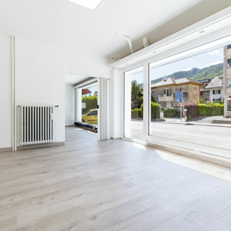 Versatile commercial space – offices, brightness, visibility