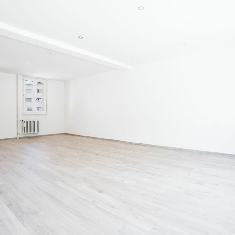 Versatile commercial space – offices, brightness, visibility