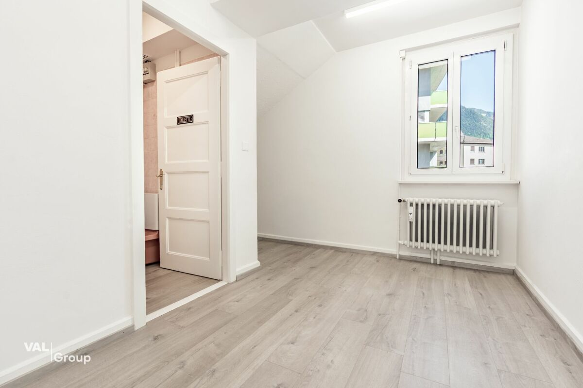 Versatile commercial space – offices, brightness, visibility
