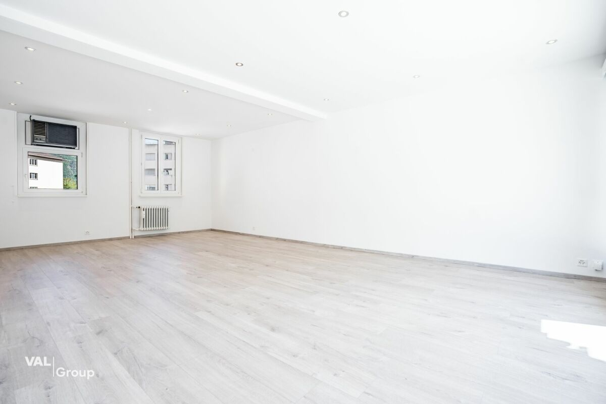 Versatile commercial space, offices, brightness, visibility