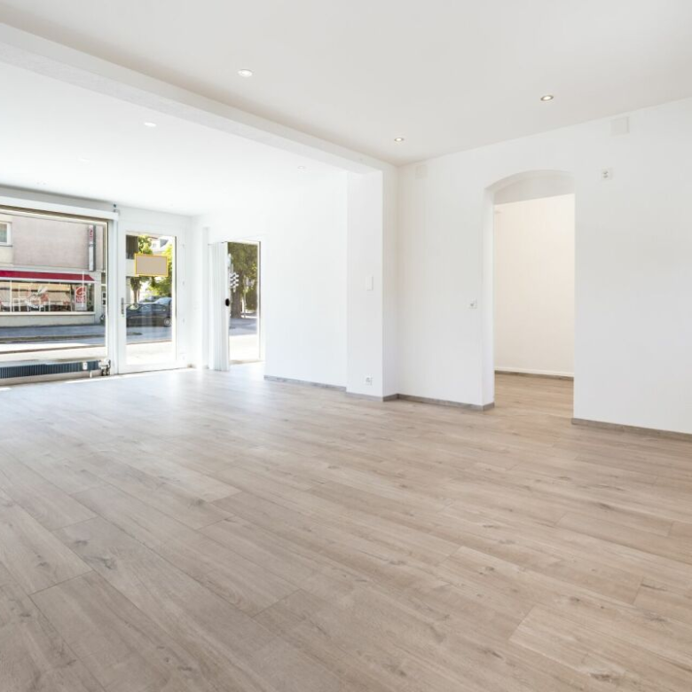 Versatile commercial space, offices, brightness, visibility