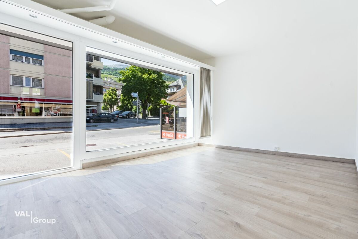 Versatile commercial space, offices, brightness, visibility