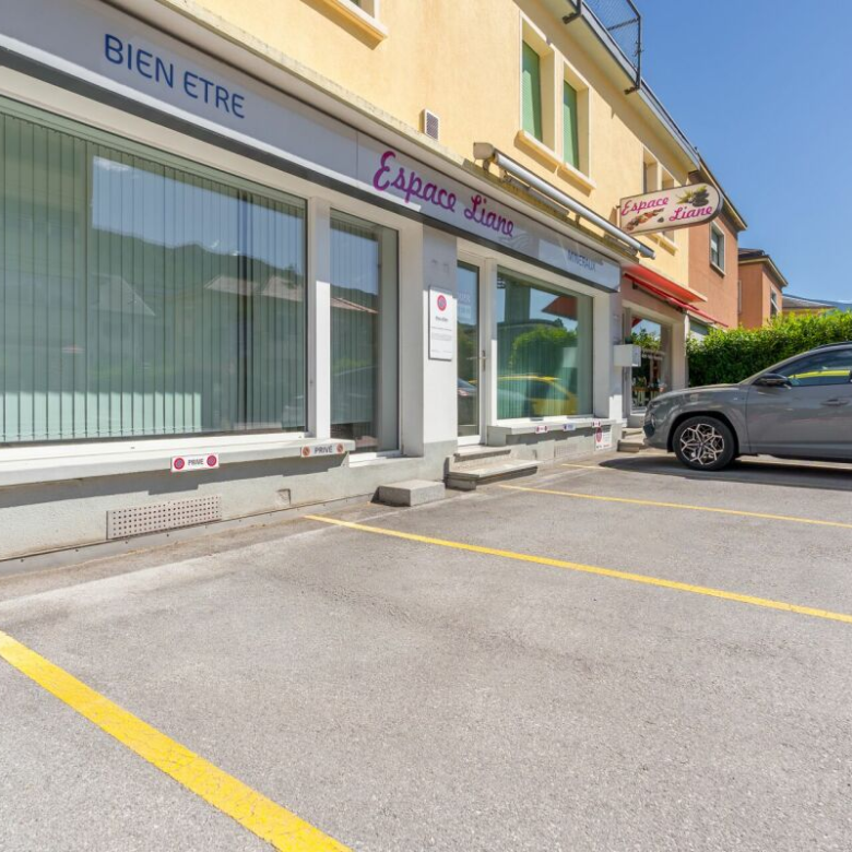 Versatile commercial space, offices, brightness, visibility