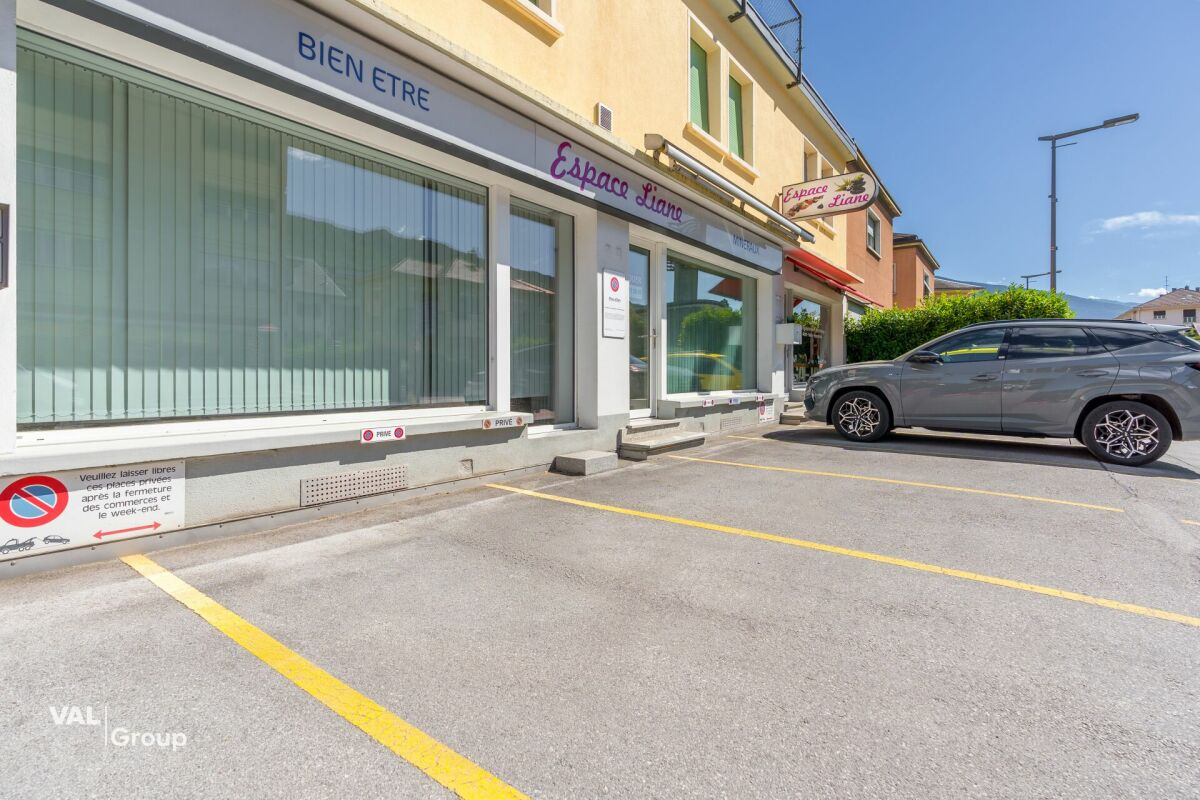 Versatile commercial space, offices, brightness, visibility