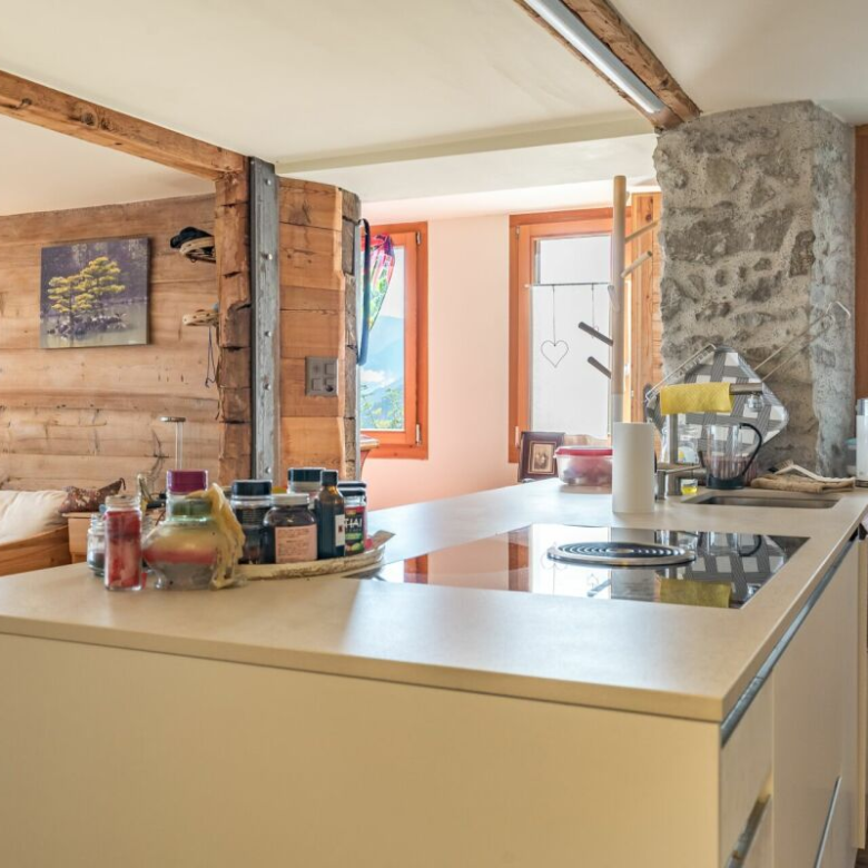Appartement superbement rénové au cœur d'Eischoll, avec 3 places de parking extérieures
