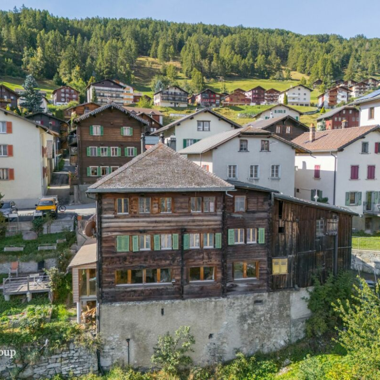 Appartement superbement rénové au cœur d'Eischoll, avec 3 places de parking extérieures