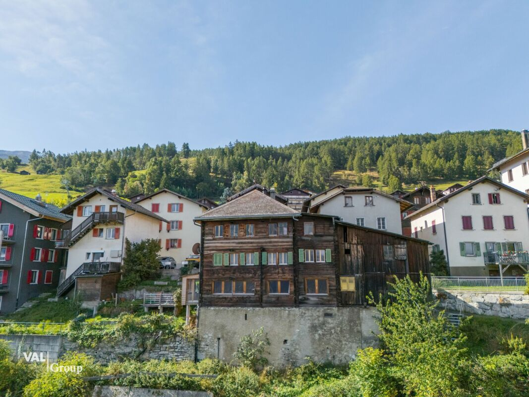 Appartement superbement rénové au cœur d'Eischoll, avec 3 places de parking extérieures