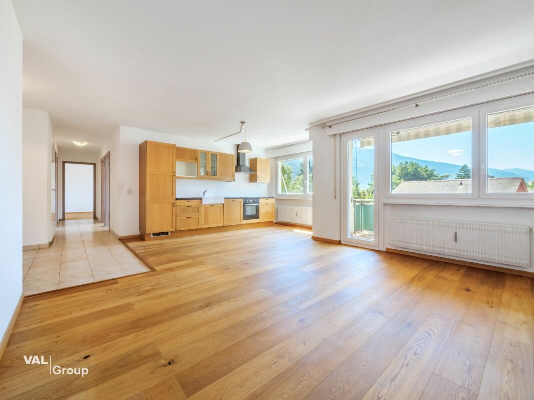 Lumineux appartement de 4,5 pièces idéalement situé avec garage fermé