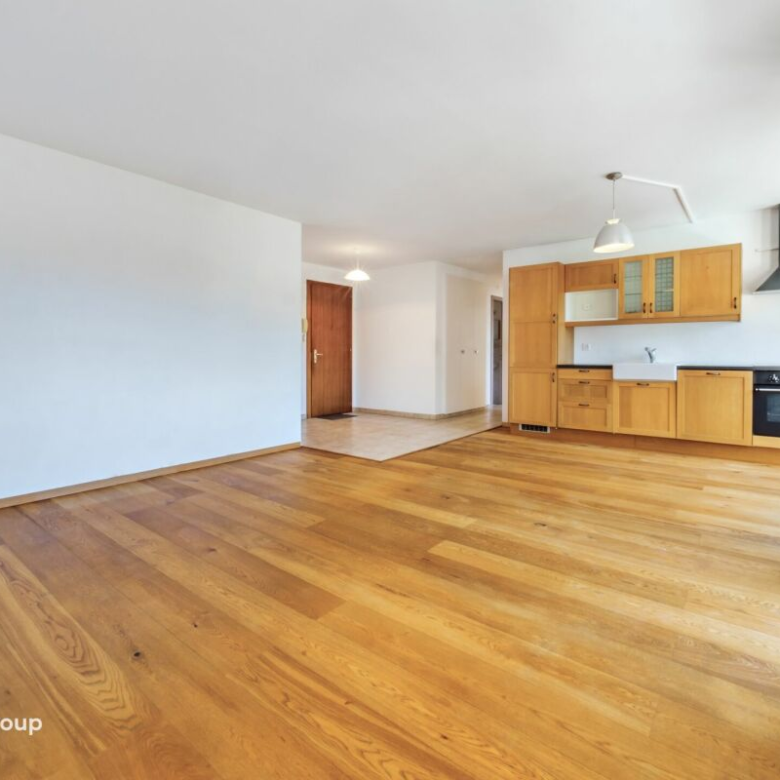 Helle 4,5-Zimmer-Wohnung in idealer Lage mit geschlossener Garage