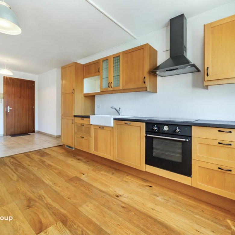 Helle 4,5-Zimmer-Wohnung in idealer Lage mit geschlossener Garage