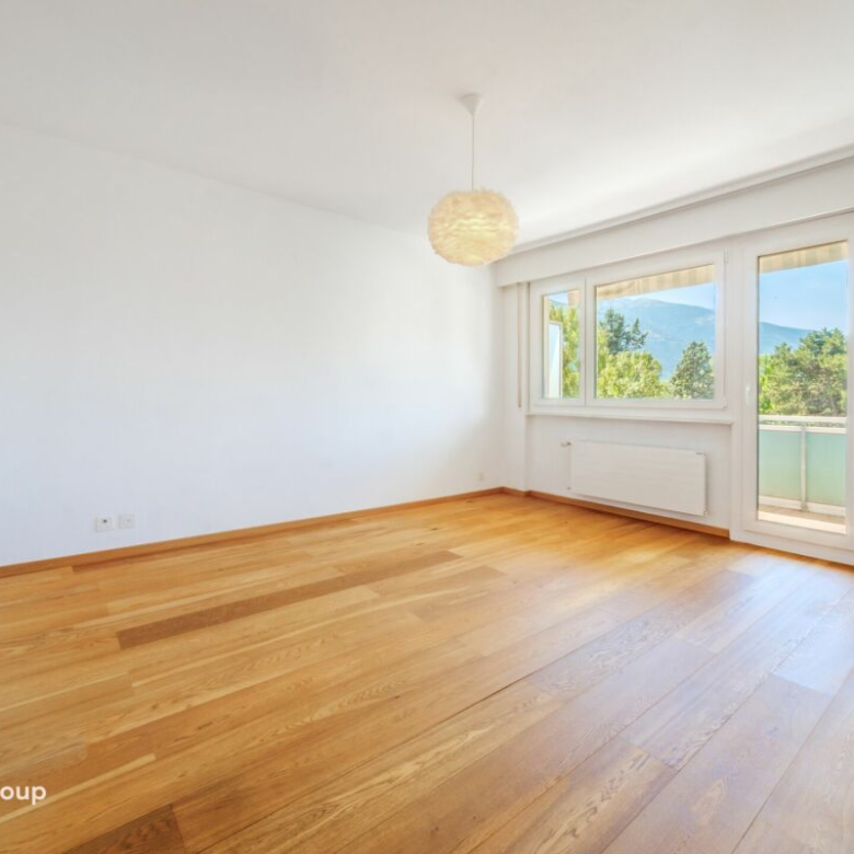 Helle 4,5-Zimmer-Wohnung in idealer Lage mit geschlossener Garage