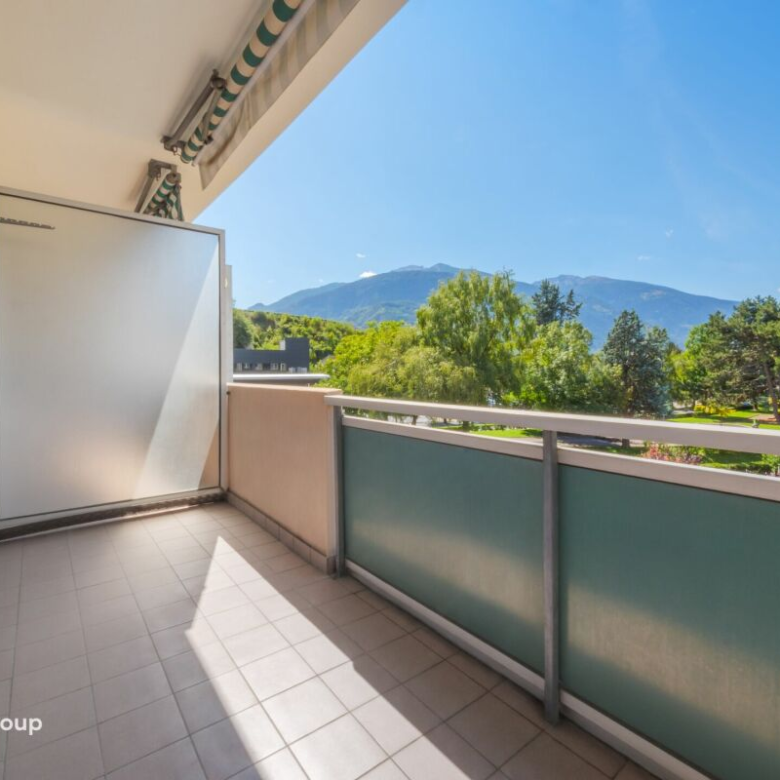 Helle 4,5-Zimmer-Wohnung in idealer Lage mit geschlossener Garage