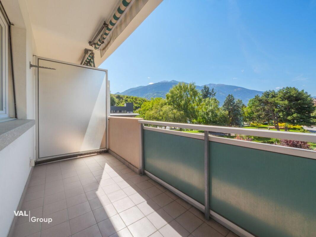 Helle 4,5-Zimmer-Wohnung in idealer Lage mit geschlossener Garage