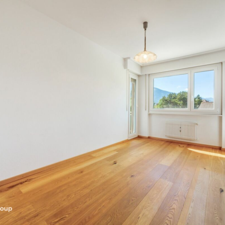 Helle 4,5-Zimmer-Wohnung in idealer Lage mit geschlossener Garage