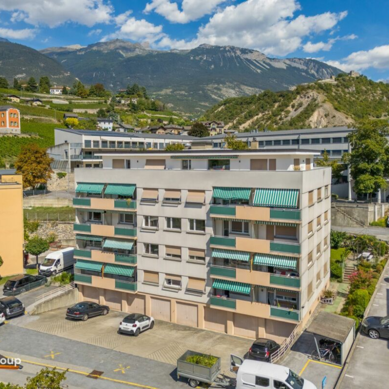 Helle 4,5-Zimmer-Wohnung in idealer Lage mit geschlossener Garage