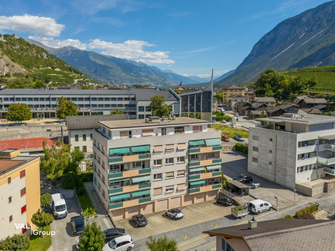 Helle 4,5-Zimmer-Wohnung in idealer Lage mit geschlossener Garage