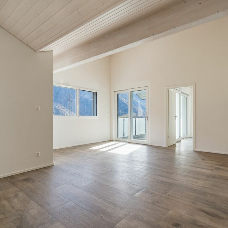 Appartement mansardé lumineux avec balcon et deux places de parking